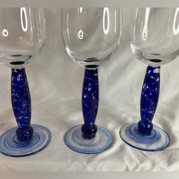 3-hand blown wine glasses - Picture 4 of 6
